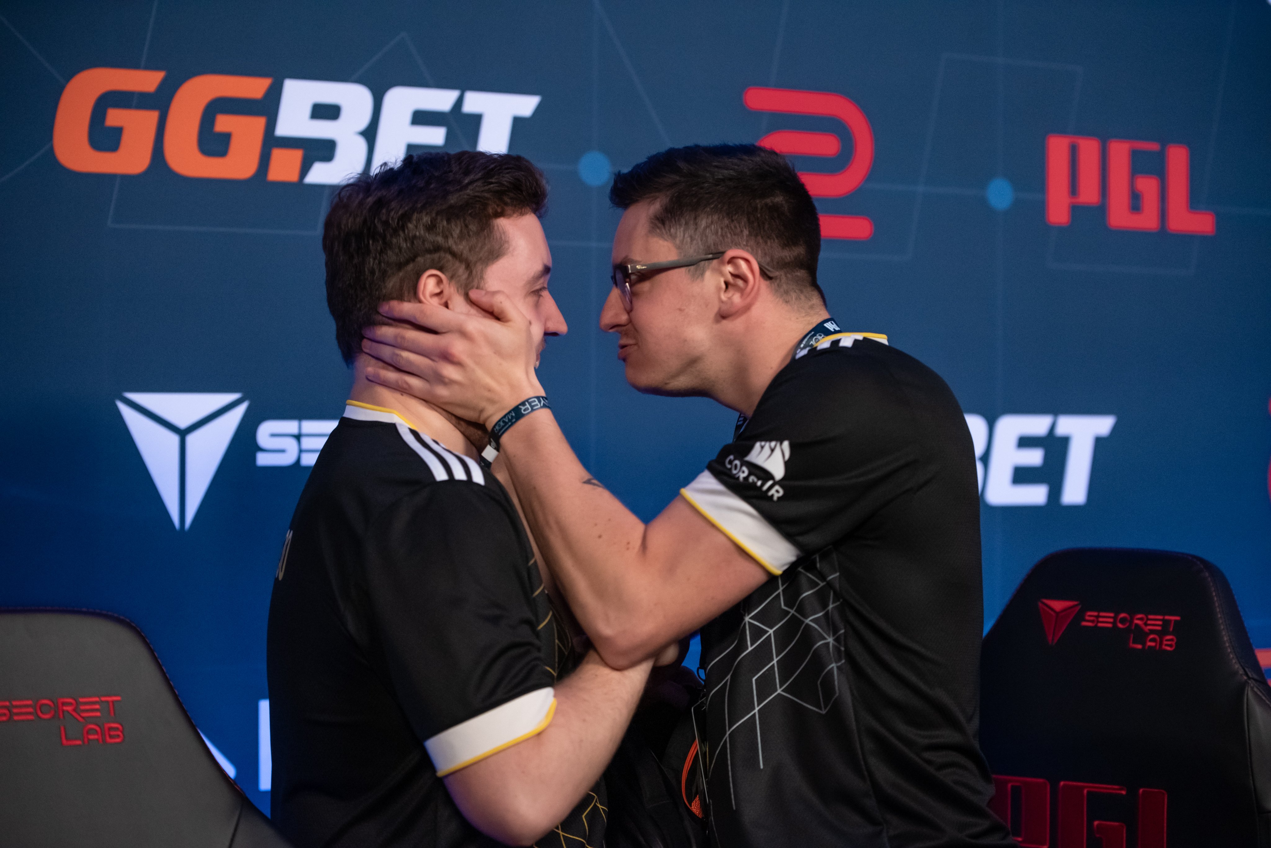 NAVI与FaZe电竞巅峰对决：心理战决赛冠军争夺战-DB电竞官网